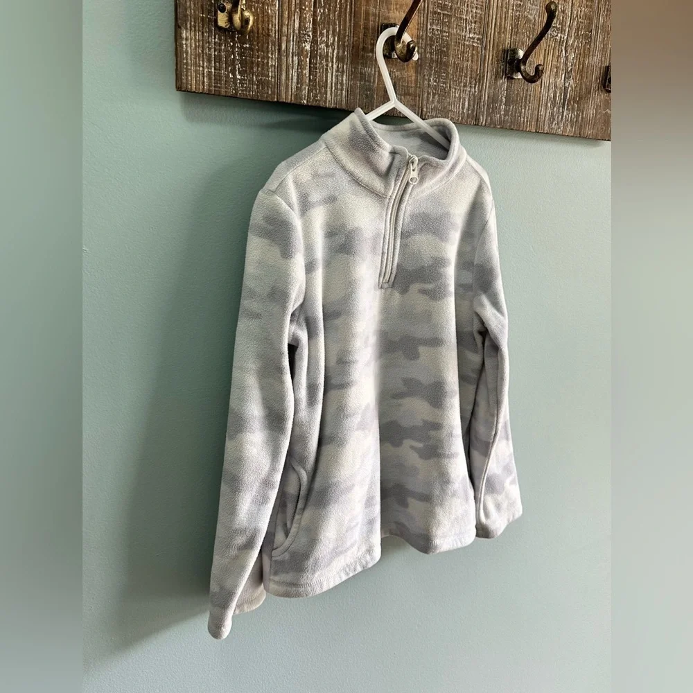The Children's Place girls sweater grey camo size M 7-8